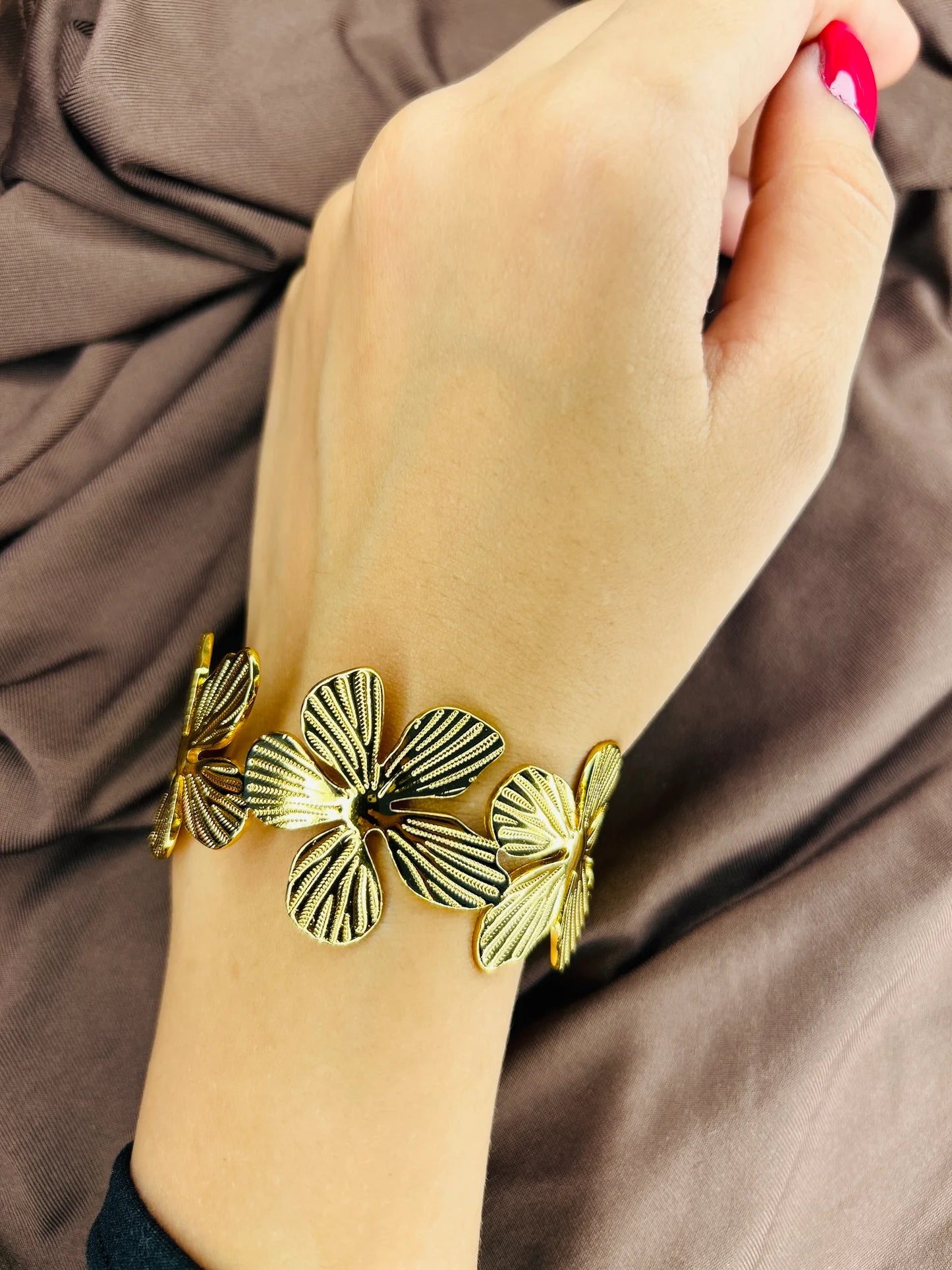 Flower bangle cuff- Bracelet Anti-tarnish Gold plated