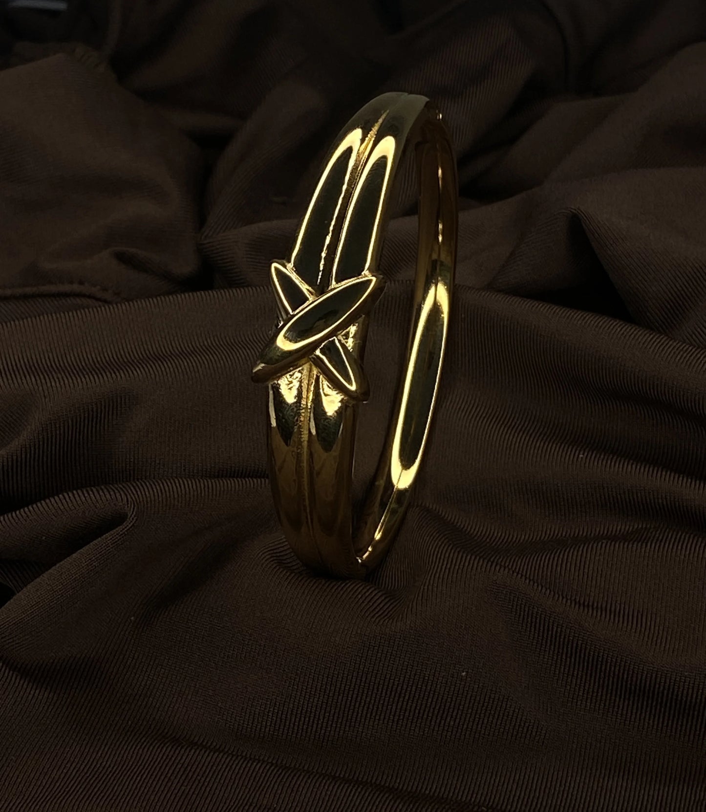 Bold cross- Bracelet Anti-tarnish Gold plated