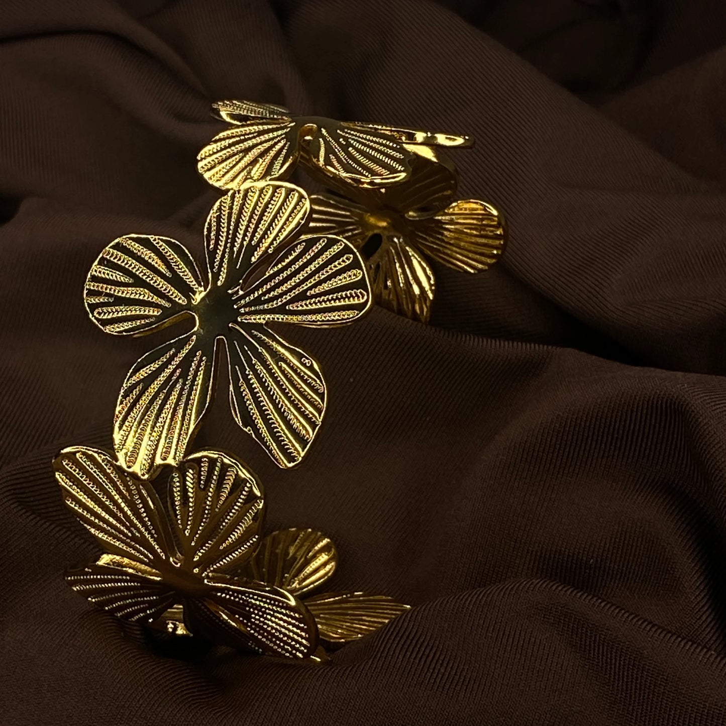 Flower bangle cuff- Bracelet Anti-tarnish Gold plated